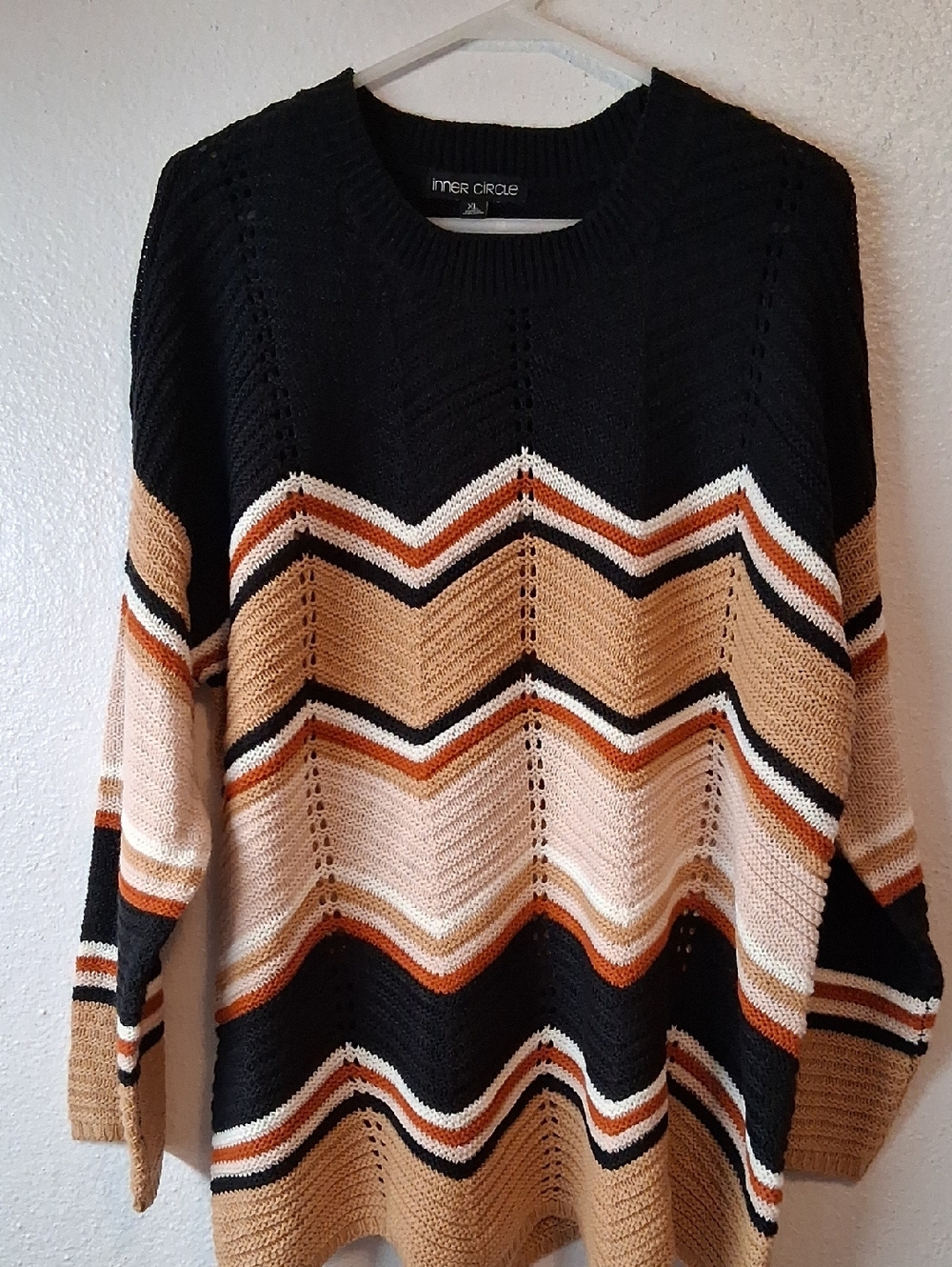 Inner Circle Women's Chevron Crew Neck Sweater in Black and Tan